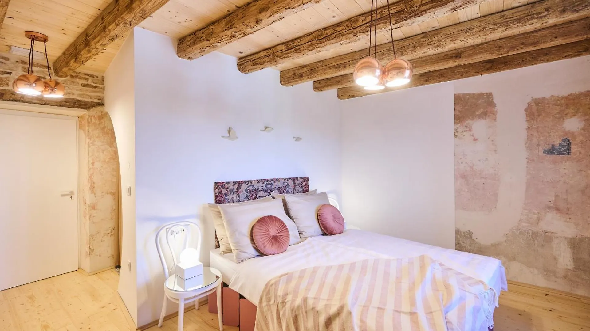 Villa Porta No Bale Bed & Breakfast